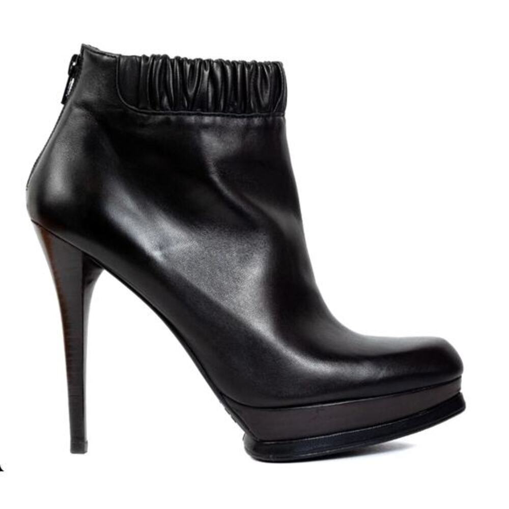STUART WEITZMAN Platform Leather Ruffle‎ Black Leather Ankle Booties 7.5